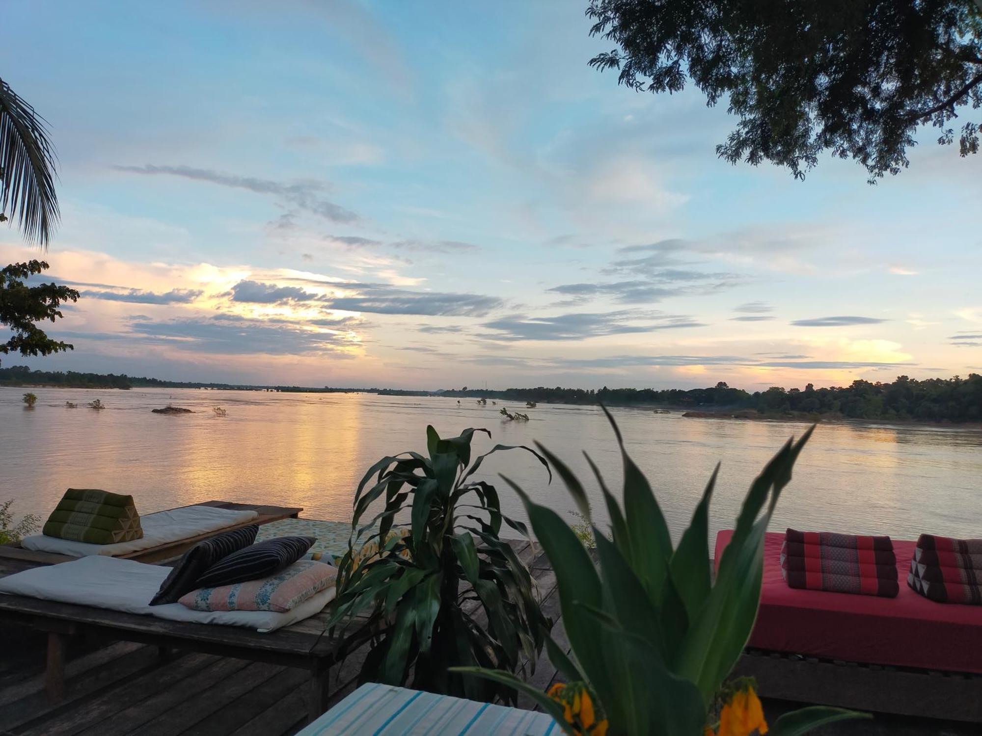 Pomelo Restaurant And Guesthouse - Fishermen & Tammarine Cottages Riverfront - Experience Nature, Culture And Adventure & Tailor-Made Tour Ban Khon Exterior foto